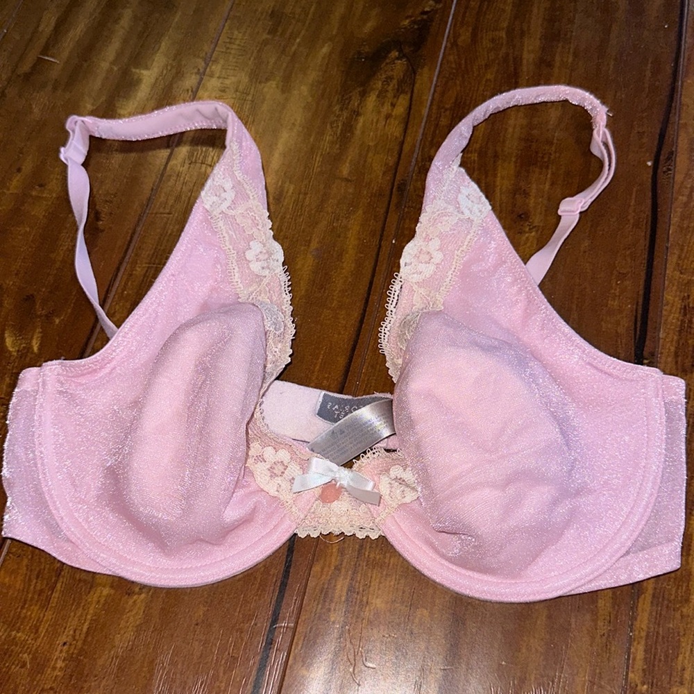 Victoria’s Secret Pink Lace Underwire Bra 32D Adjustable Straps